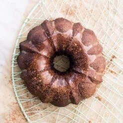 Nordic Ware Anniversary Bundt Tulbandvorm ø 26,5 Cm Gietaluminium Goudkleurig -Thuiskeuken 51237 6cup overhead 780x780 01 1 1