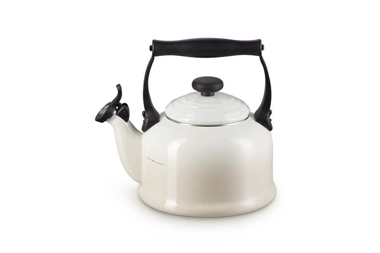 Le Creuset Tradition Fluitketel 2,1 Liter Staal Meringue 3 Le Creuset Tradition Fluitketel 2,1 Liter Staal Meringue