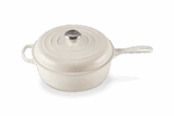 Le Creuset Signature Cassadou Braadpan ø 26 Cm Gietijzer Meringue -Thuiskeuken lc 20200116 hl ps fs 21079267164430 002