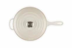 Le Creuset Signature Cassadou Braadpan ø 26 Cm Gietijzer Meringue -Thuiskeuken lc 20200116 hl ps fs 21079267164430 004