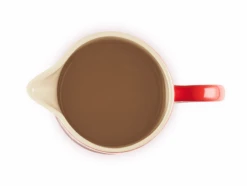 Le Creuset Holly Collectie Cafetière 800 Ml Aardewerk Kersrood 12 Le Creuset Holly Collectie Cafetière 800 Ml Aardewerk Kersrood -Thuiskeuken lc 20200612 zs ps fs 60706080601503 005