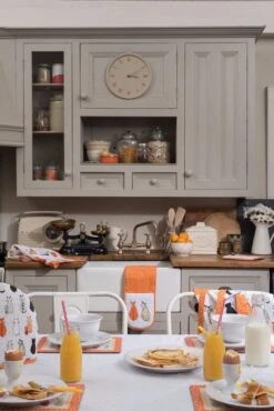 Ulster Weavers Cats In Waiting Ovenwant Katoen Oranje -Thuiskeuken lifestyle ncaw 0023 1 1