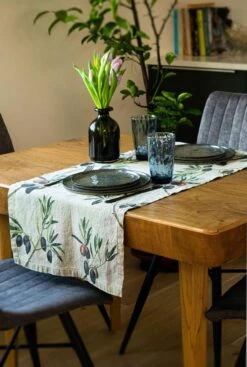 Oldenhof Olives Tafelloper 46 X 136 Cm Linnen -Thuiskeuken linoroom tablerunner olives4 scaled 1