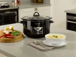 Crock-Pot Digitale Slowcooker 4,7 Liter Metaal Zwart -Thuiskeuken sccprc507b lifestyle 1 1