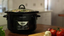 Crock-Pot Digitale Slowcooker 4,7 Liter Metaal Zwart -Thuiskeuken sccprc507b lifestyle hero 1