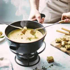 Emile Henry Delight Fondueset 2,1 Liter Keramiek Zwart 7 Emile Henry Delight Fondueset 2,1 Liter Keramiek Zwart -Thuiskeuken set a fondue delight 1