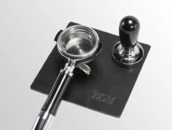 ECM Tamping Mat 17 X 17 Cm Leer Zwart 7 ECM Tamping Mat 17 X 17 Cm Leer Zwart -Thuiskeuken tamper pad feature 1